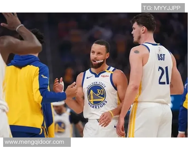 2016年NBA季后赛勇士与火箭首场对决精彩回顾与赛况分析