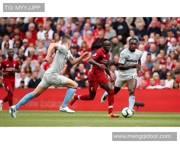 利兹联队与西汉姆联队激战正酣谁将赢得英超赛场的荣耀之战